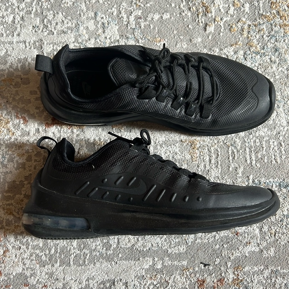 Women’s Nike Air Max Axis